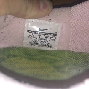 Nike Shoes - Nike gym shoes size 8.5 Nike Shoes - Nike gym shoes size 8.5